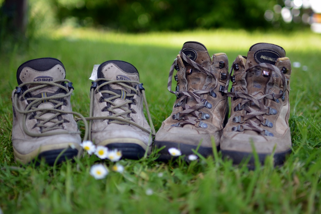 The 7 Best Lightweight Hiking Shoes for a Trip | 2019 - Reviews Outdoors